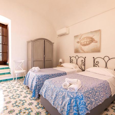 Hotel Torre Dei Borboni ปอนซา ภายนอก รูปภาพ