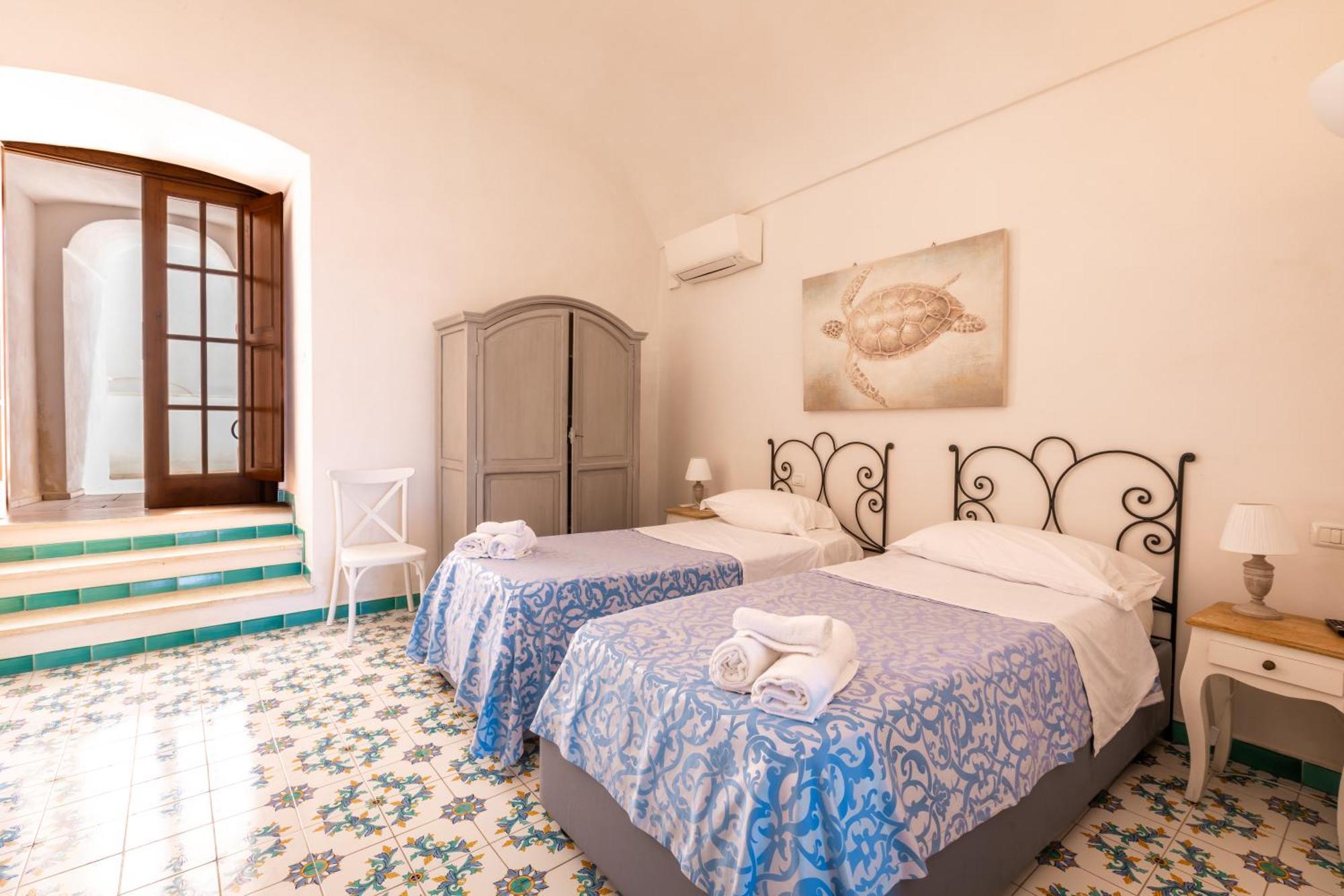 Hotel Torre Dei Borboni ปอนซา ภายนอก รูปภาพ