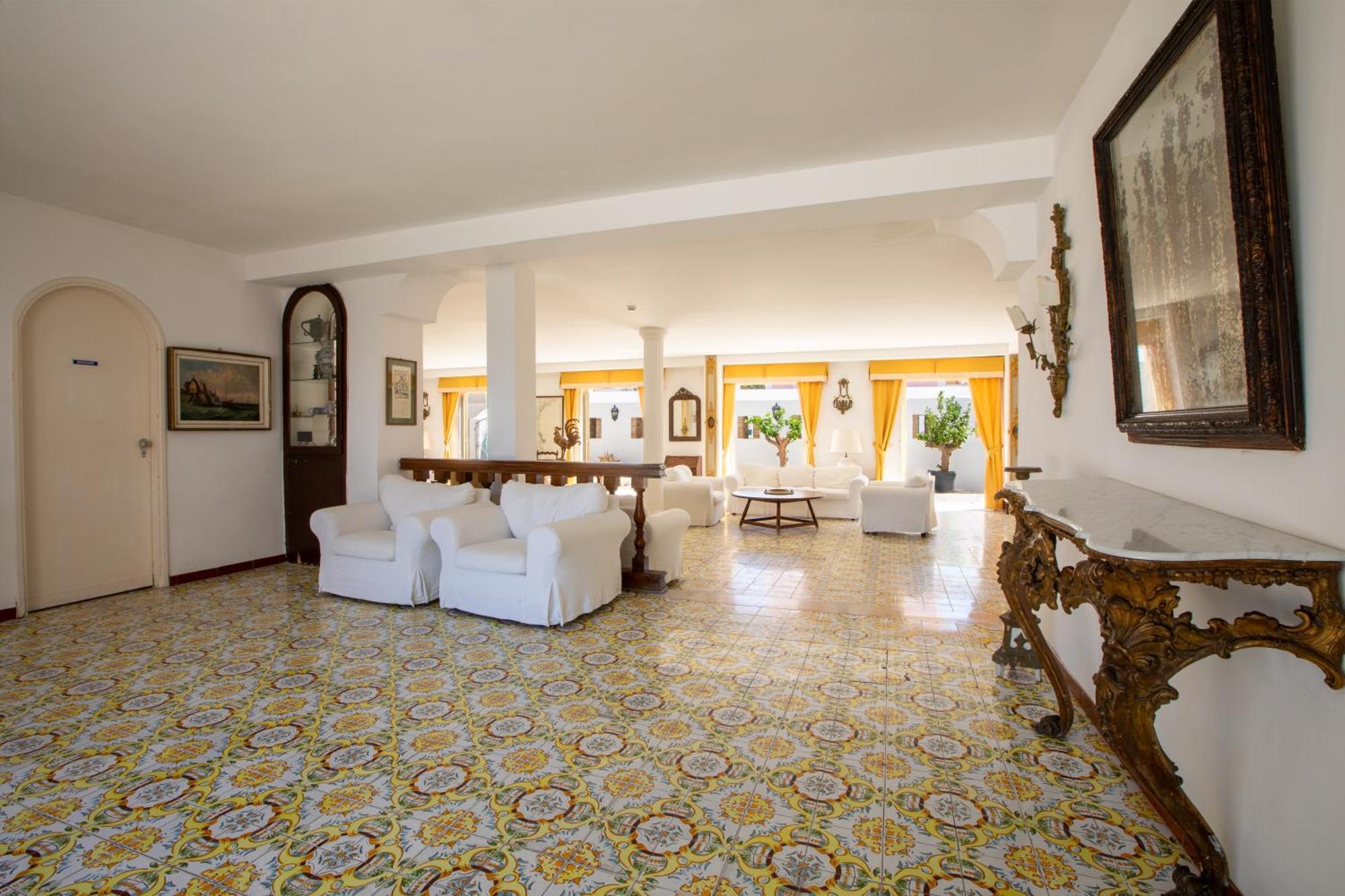 Hotel Torre Dei Borboni ปอนซา ภายนอก รูปภาพ