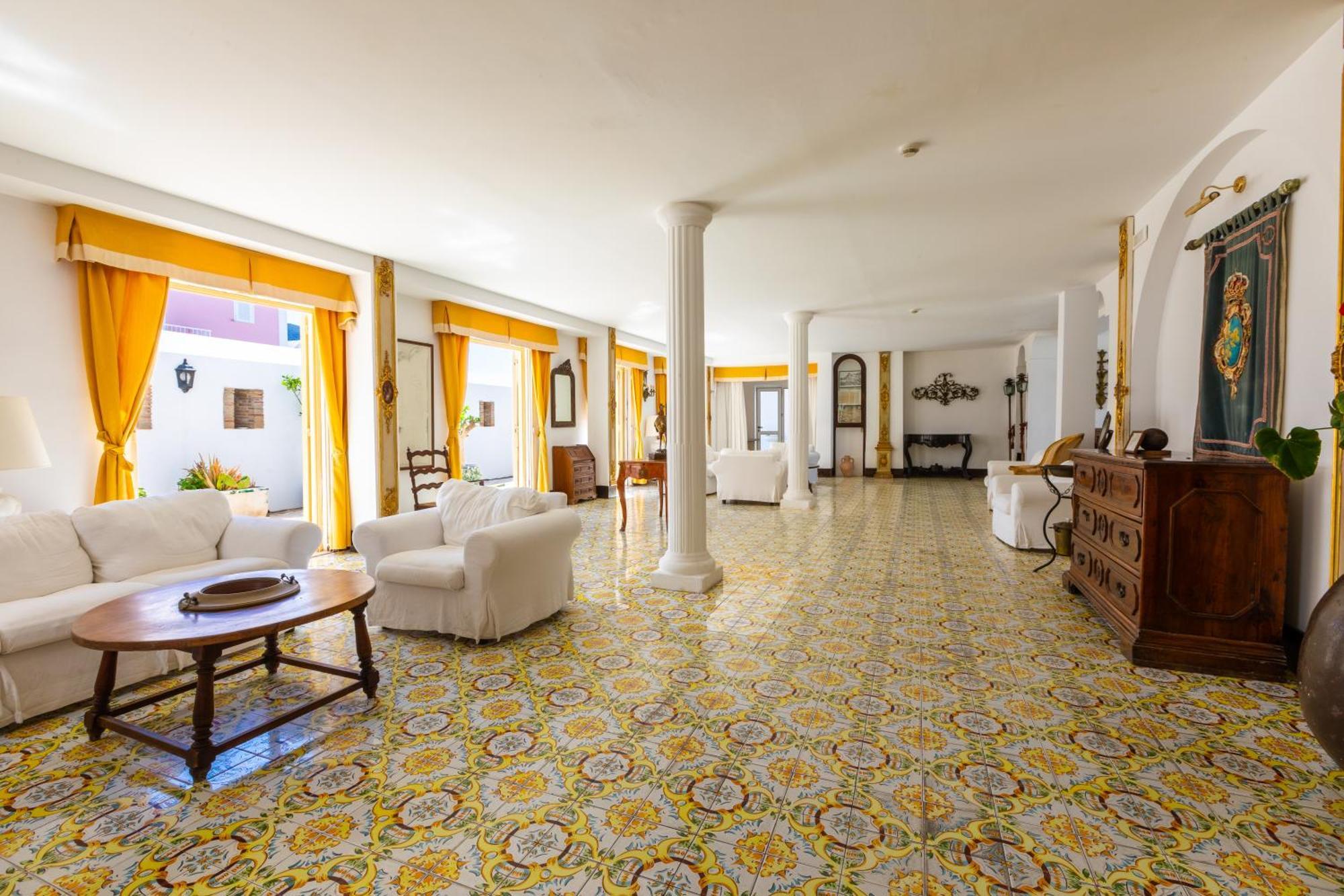 Hotel Torre Dei Borboni ปอนซา ภายนอก รูปภาพ