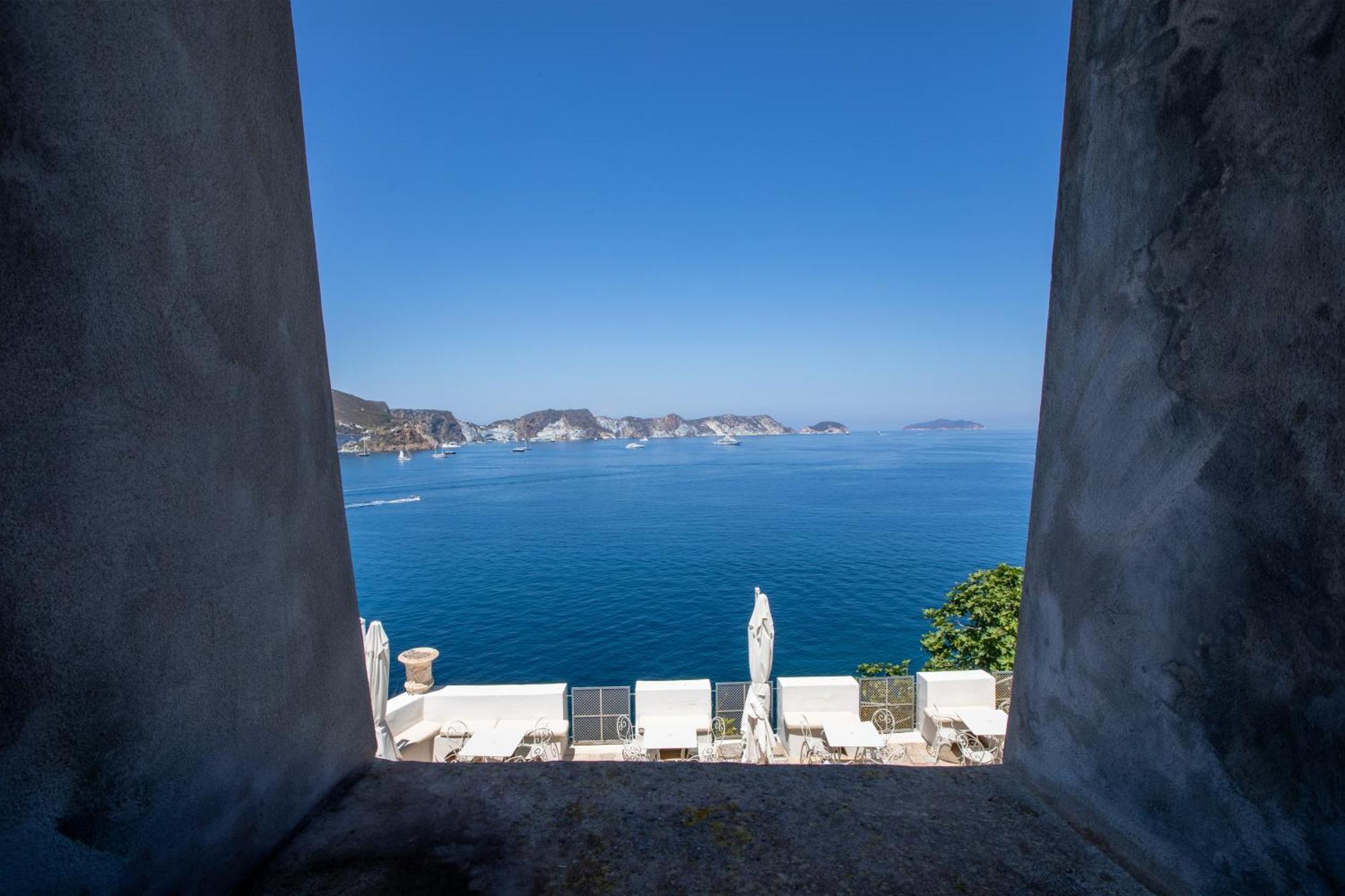 Hotel Torre Dei Borboni ปอนซา ภายนอก รูปภาพ