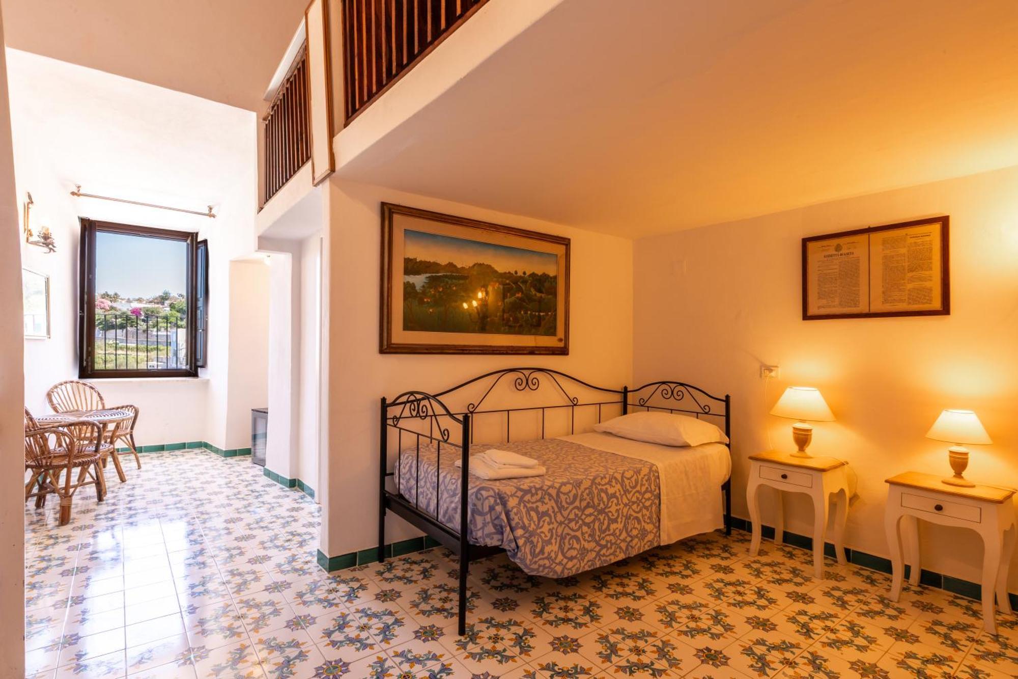 Hotel Torre Dei Borboni ปอนซา ภายนอก รูปภาพ