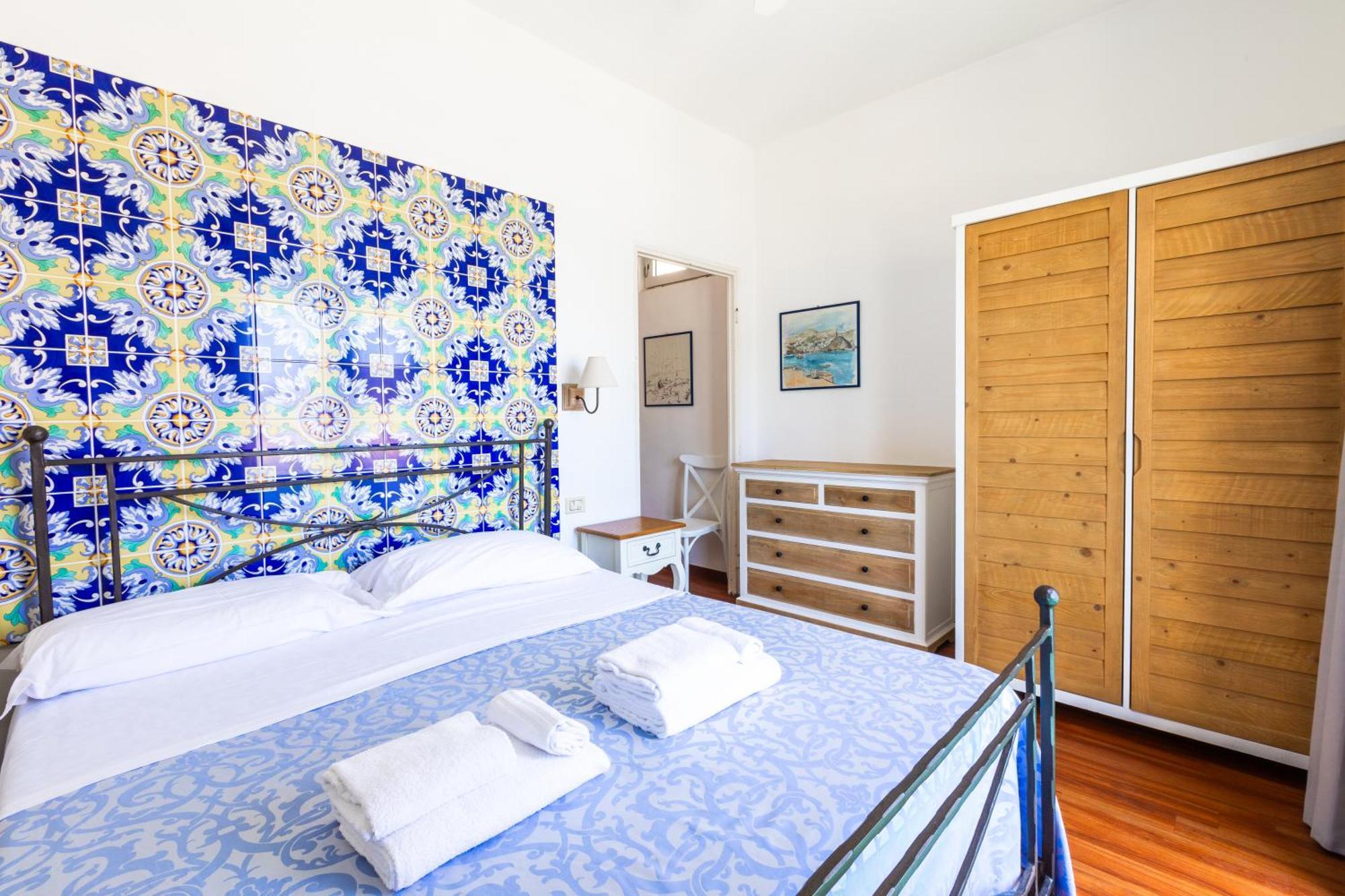 Hotel Torre Dei Borboni ปอนซา ภายนอก รูปภาพ
