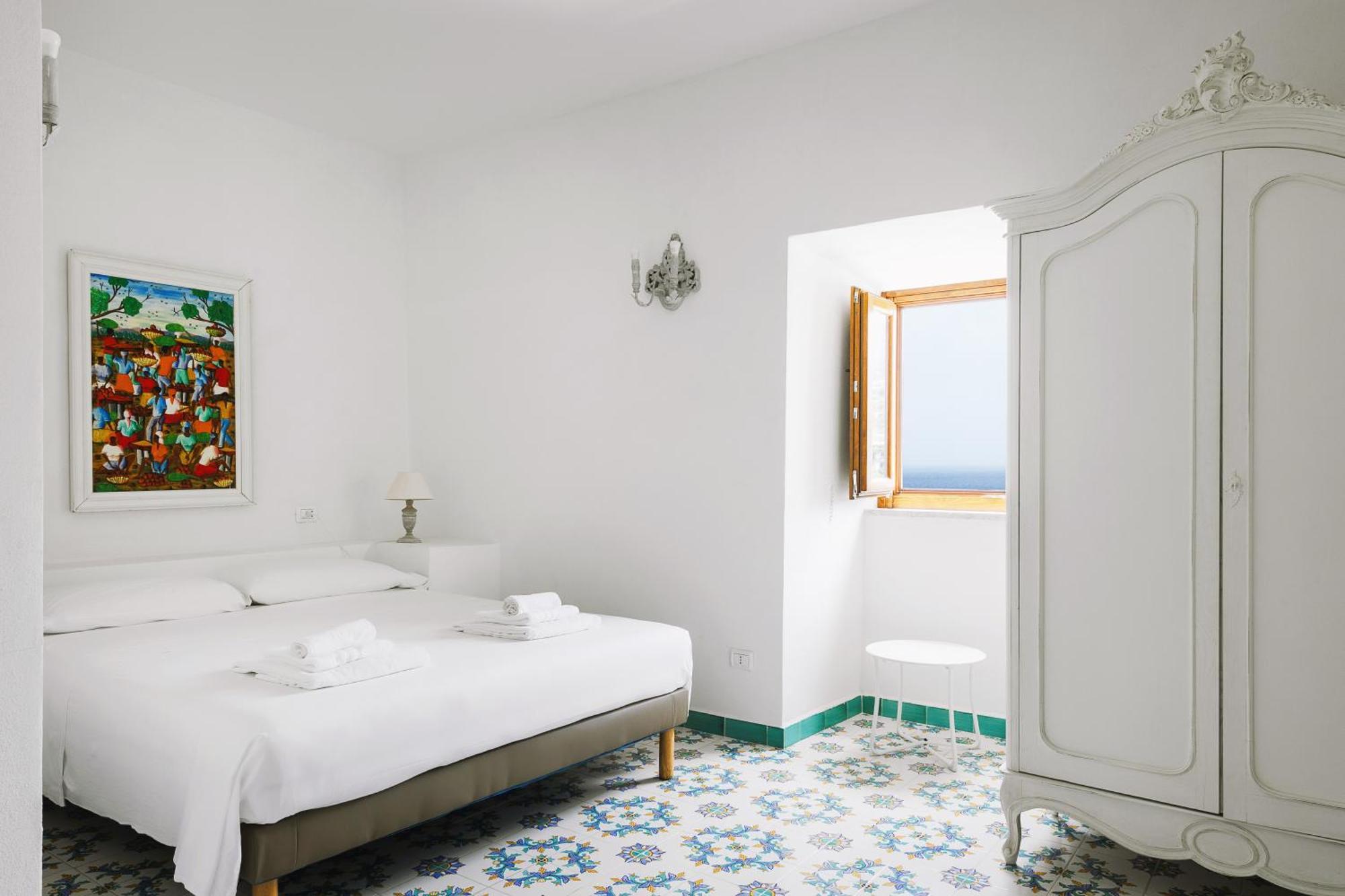 Hotel Torre Dei Borboni ปอนซา ภายนอก รูปภาพ