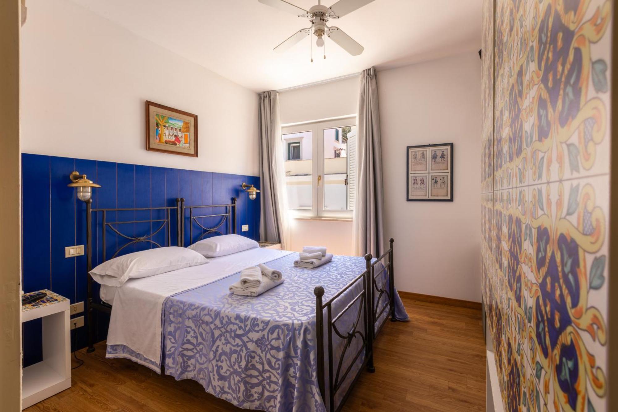 Hotel Torre Dei Borboni ปอนซา ภายนอก รูปภาพ
