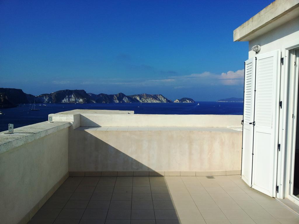 Hotel Torre Dei Borboni ปอนซา ภายนอก รูปภาพ