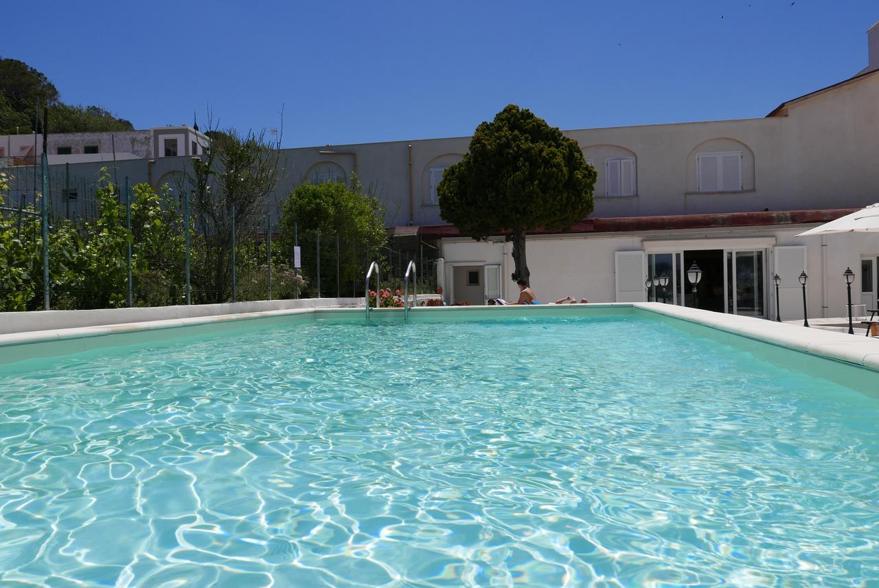 Hotel Torre Dei Borboni ปอนซา ภายนอก รูปภาพ
