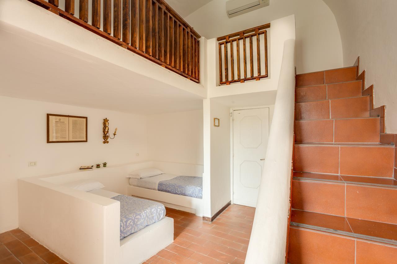 Hotel Torre Dei Borboni ปอนซา ภายนอก รูปภาพ