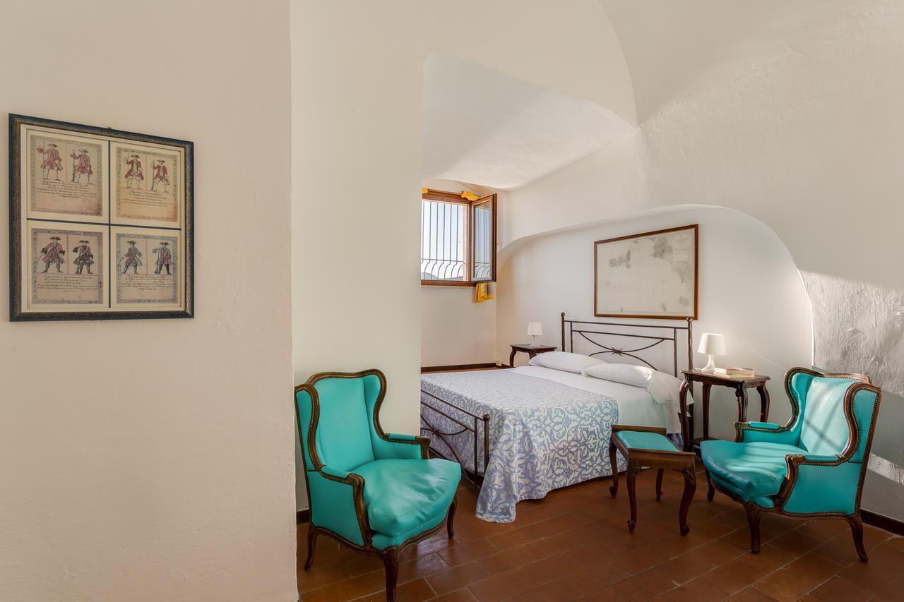 Hotel Torre Dei Borboni ปอนซา ภายนอก รูปภาพ