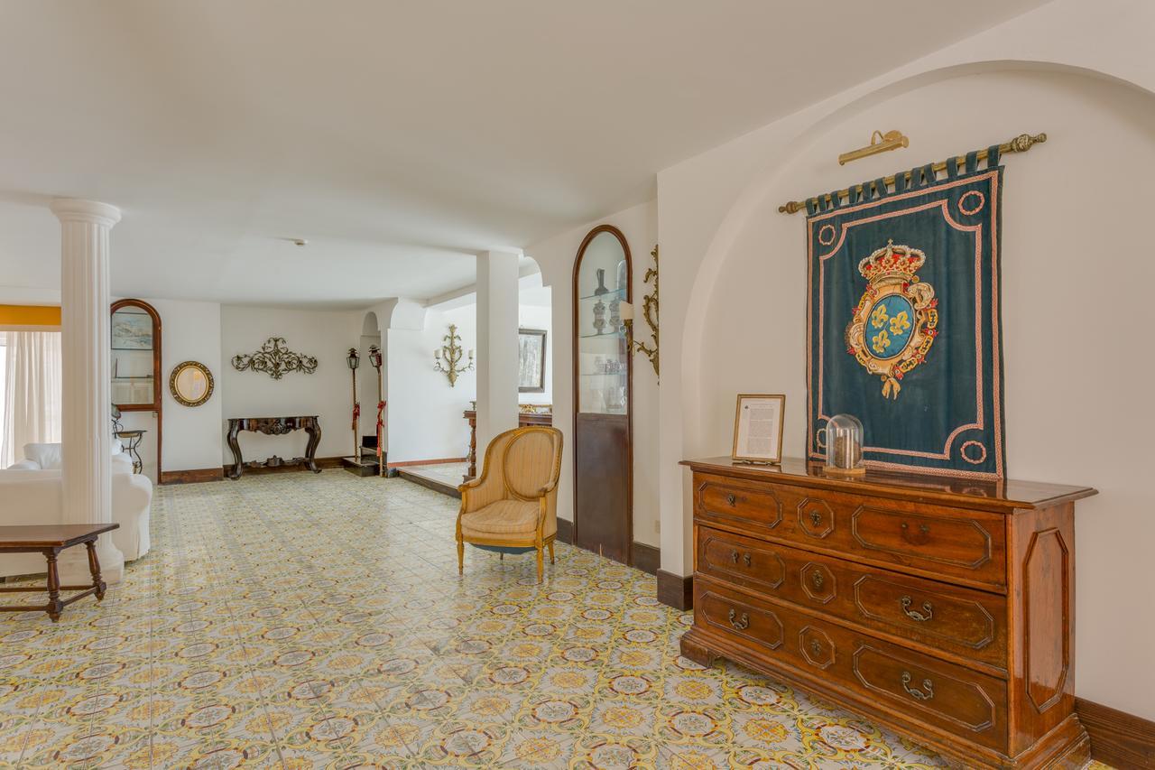 Hotel Torre Dei Borboni ปอนซา ภายนอก รูปภาพ