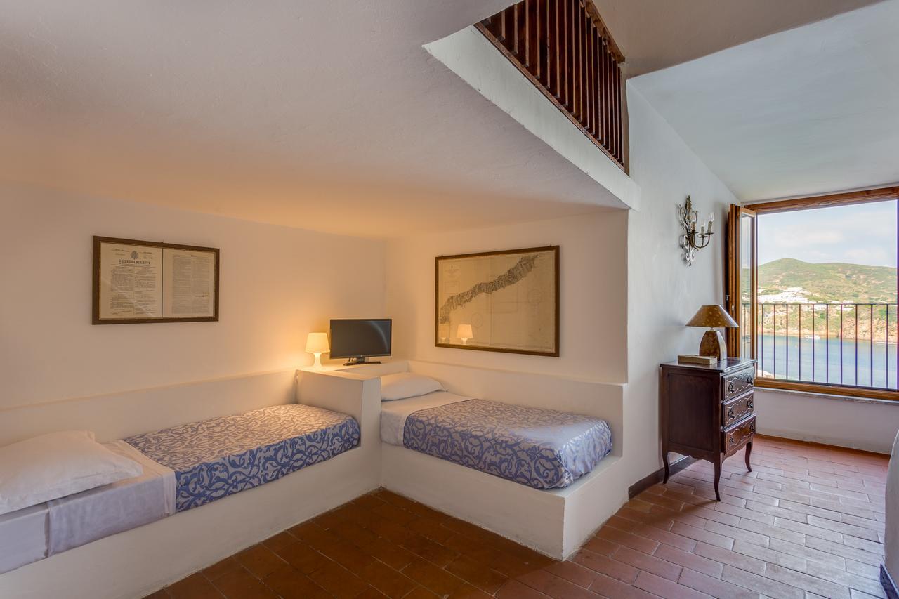 Hotel Torre Dei Borboni ปอนซา ภายนอก รูปภาพ