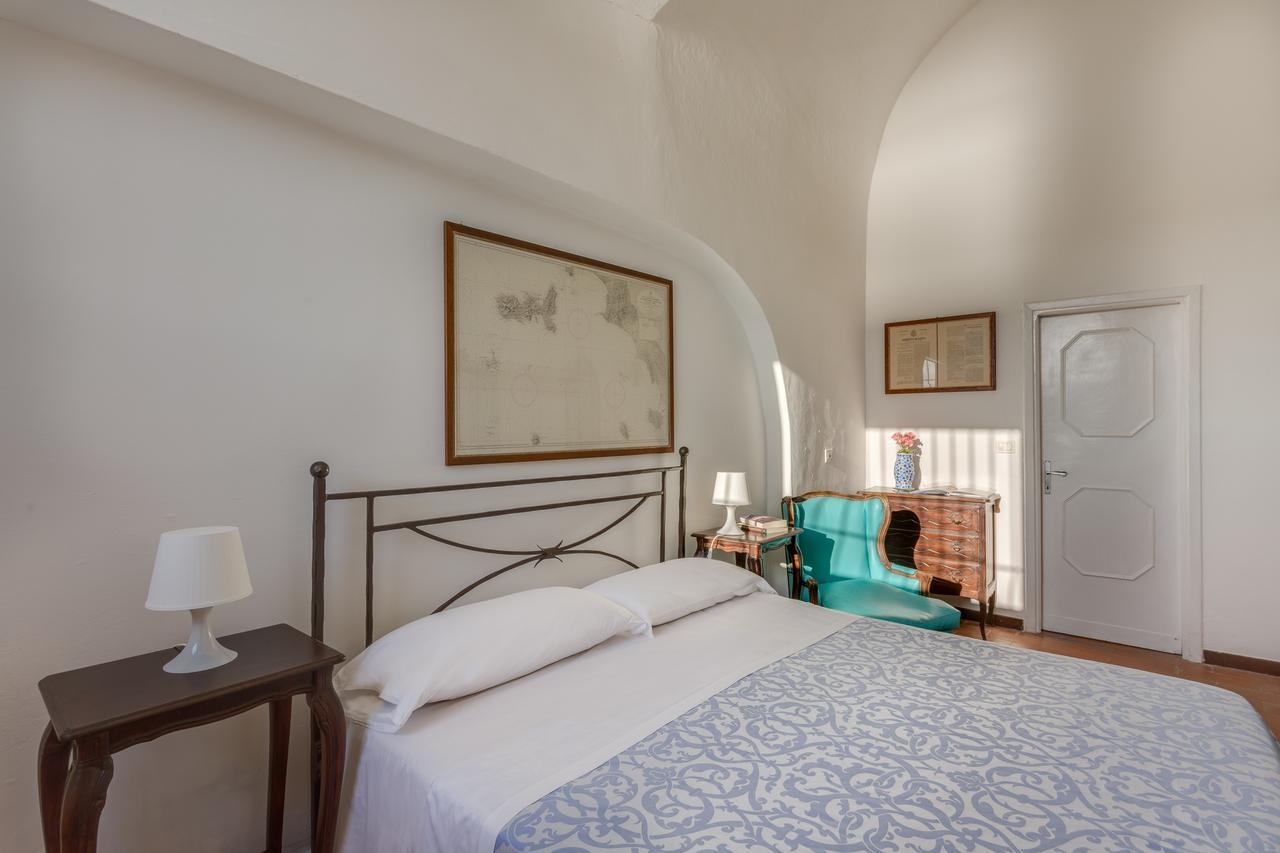 Hotel Torre Dei Borboni ปอนซา ภายนอก รูปภาพ