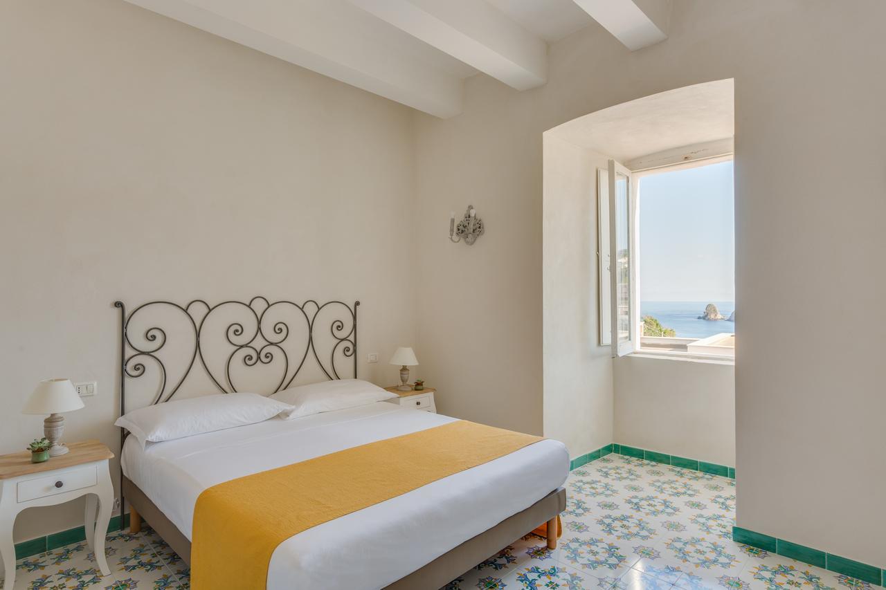 Hotel Torre Dei Borboni ปอนซา ภายนอก รูปภาพ