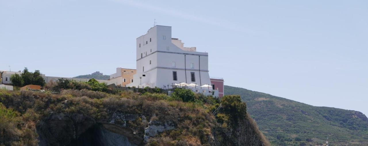 Hotel Torre Dei Borboni ปอนซา ภายนอก รูปภาพ
