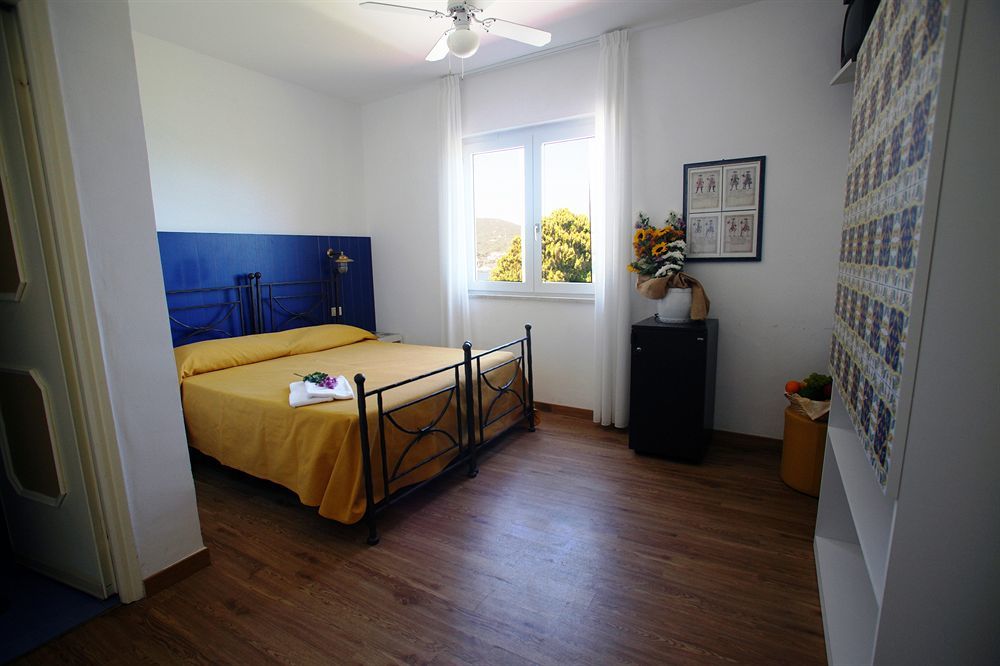 Hotel Torre Dei Borboni ปอนซา ภายนอก รูปภาพ