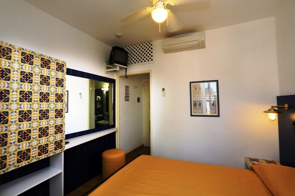 Hotel Torre Dei Borboni ปอนซา ภายนอก รูปภาพ