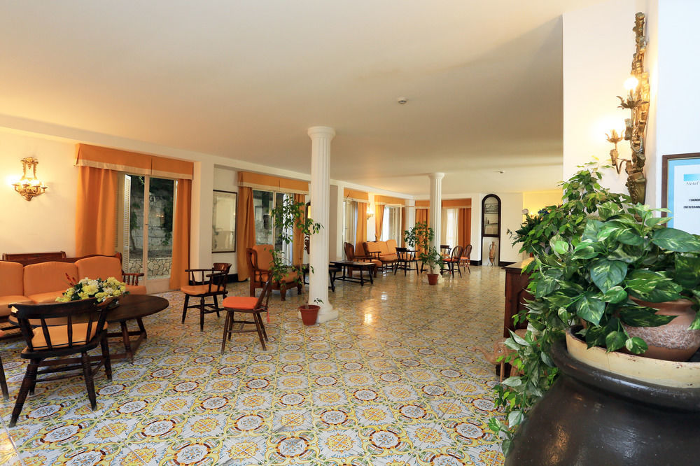 Hotel Torre Dei Borboni ปอนซา ภายนอก รูปภาพ
