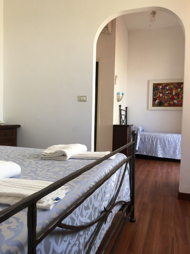 Hotel Torre Dei Borboni ปอนซา ภายนอก รูปภาพ