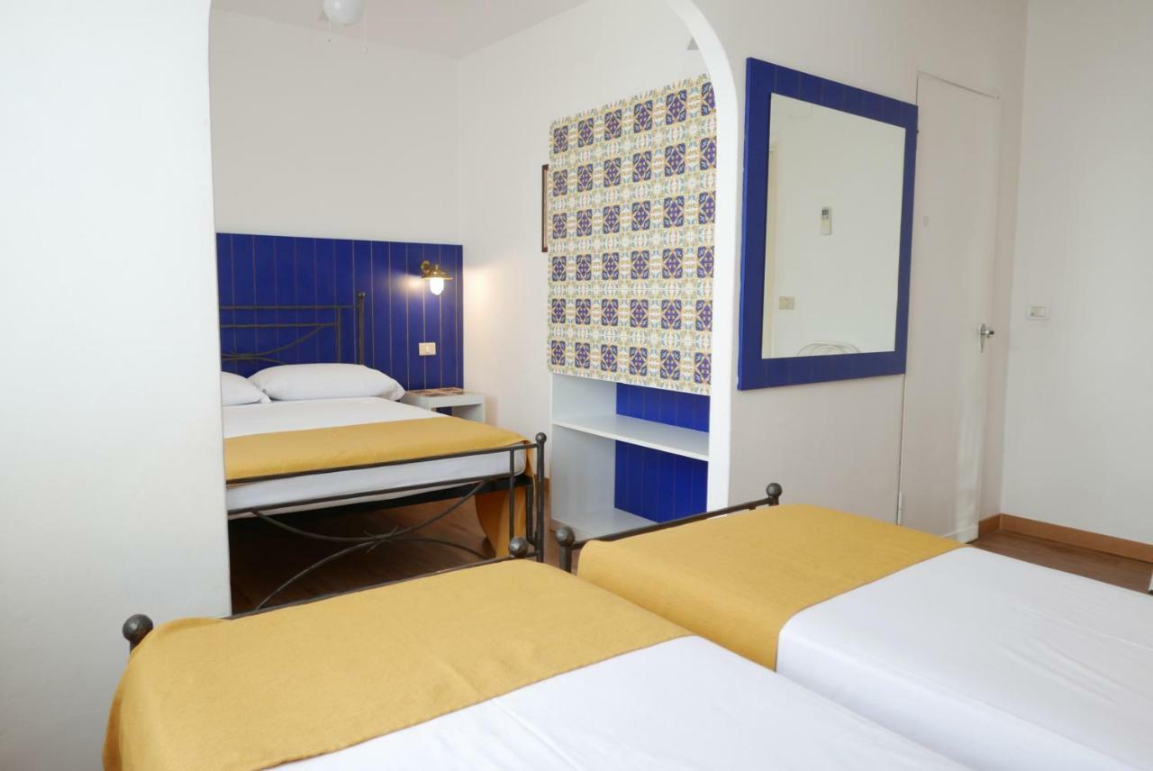 Hotel Torre Dei Borboni ปอนซา ภายนอก รูปภาพ