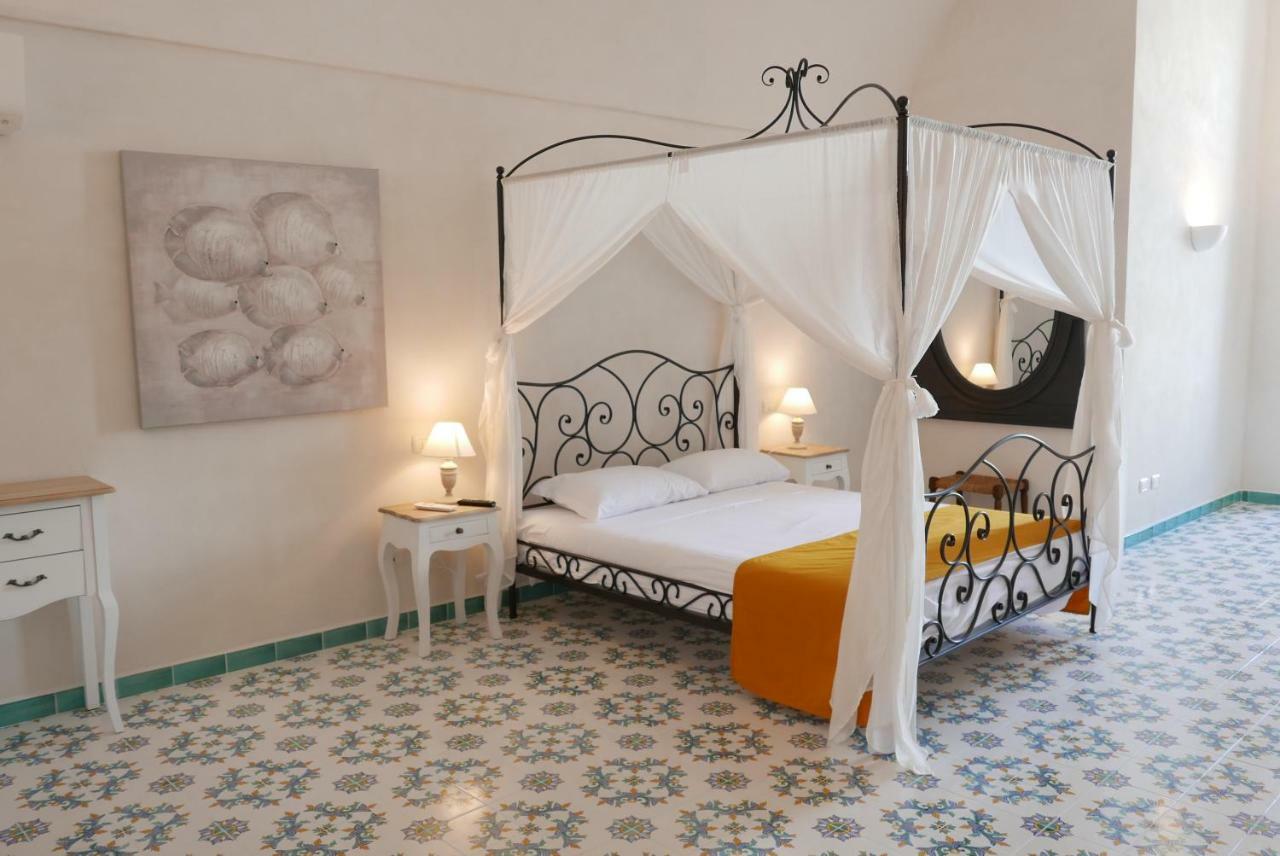 Hotel Torre Dei Borboni ปอนซา ภายนอก รูปภาพ