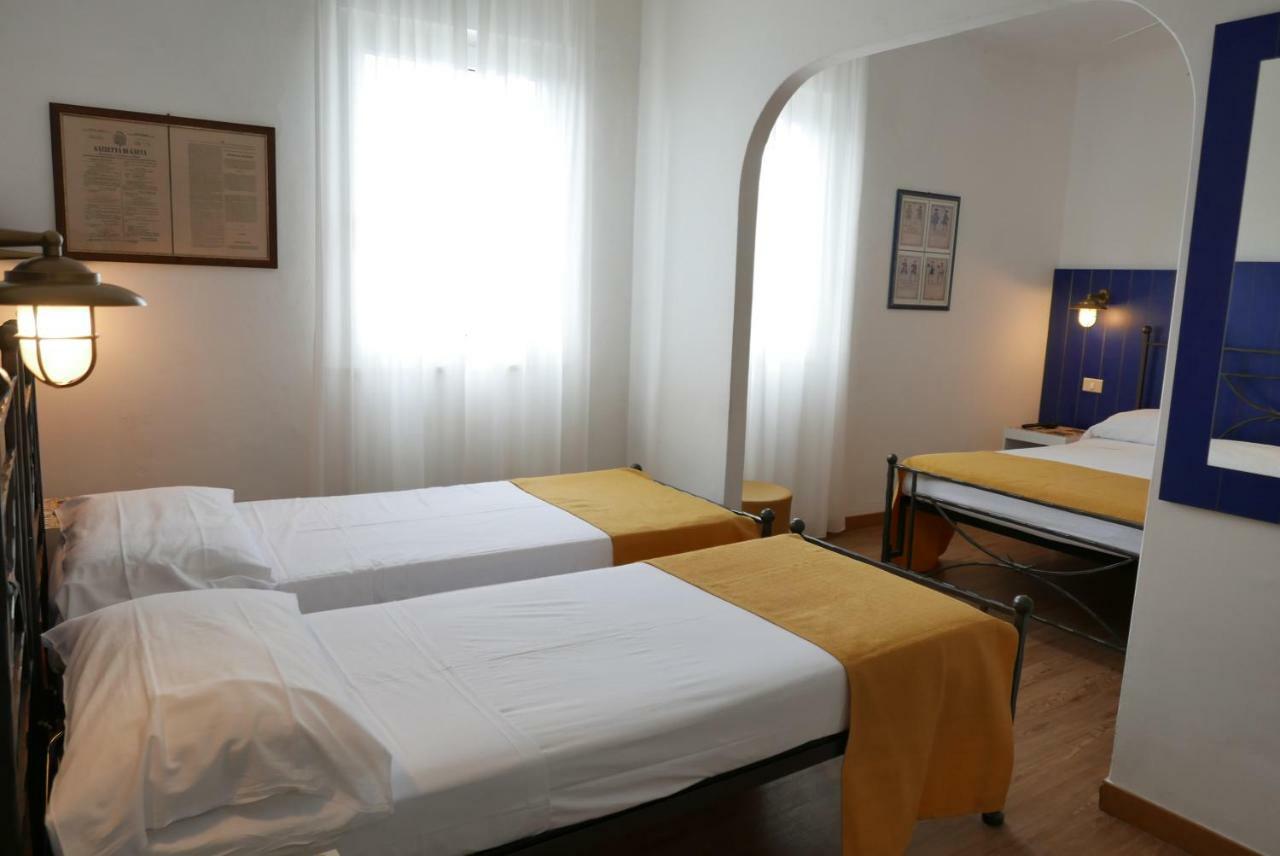 Hotel Torre Dei Borboni ปอนซา ภายนอก รูปภาพ