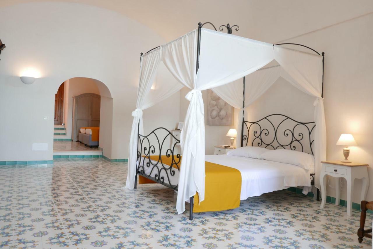 Hotel Torre Dei Borboni ปอนซา ภายนอก รูปภาพ
